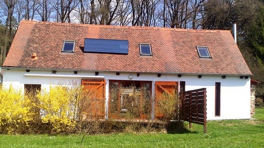 teplovdzusny panel SolarVenti umisteny na strese